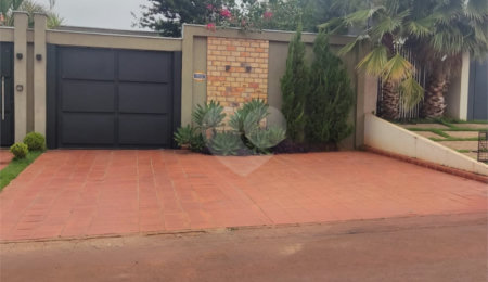 Casa à venda com 4 quartos, sendo 1 suíte,  em Bosque de Ponta Porã, Ponta Porã, MS