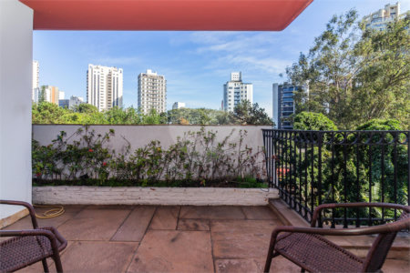 Apartamento à venda com 4 quartos, sendo 3 suítes, em Vila Andrade, São Paulo, SP