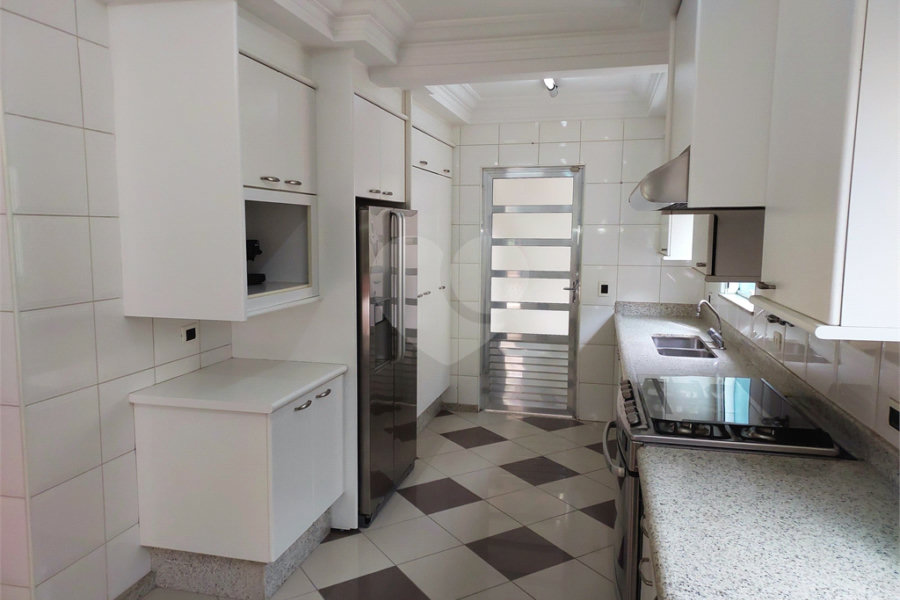 Casa à venda com 3 suítes no condomínio Chácara Francesa, São Paulo - SP