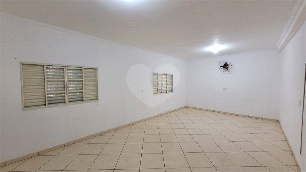 Chácara à venda com 4 quartos, sendo 1 suíte, em Área Rural de Salto, Salto, SP