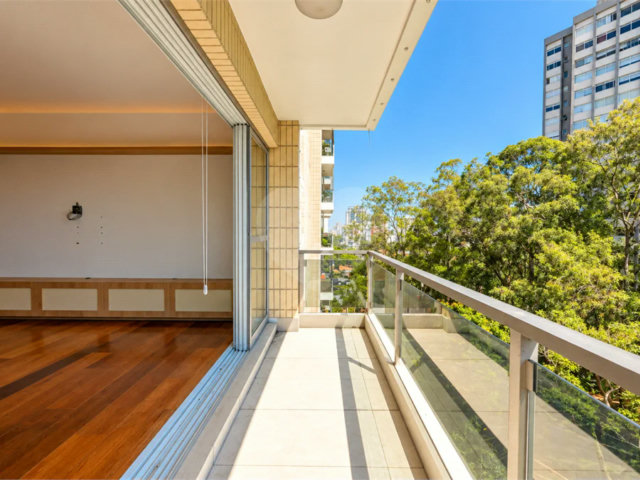 Apartamento à venda com 4 quartos, sendo 1 suíte,  em Alto da Boa Vista, São Paulo, SP