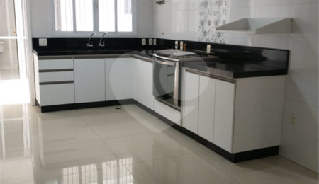 Sobrado à venda com 3 quartos, sendo 1 suíte,  em Vila Pita, São Paulo, SP