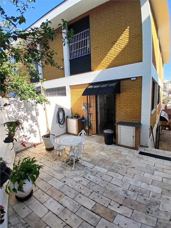 Sobrado à venda com 4 quartos, sendo 2 suítes,  em Jardim Leonor, São Paulo, SP