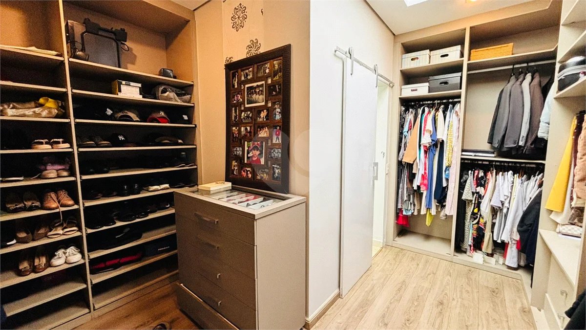 Casa à venda com 4 suítes no condomínio Dos Lagos, Itupeva - SP