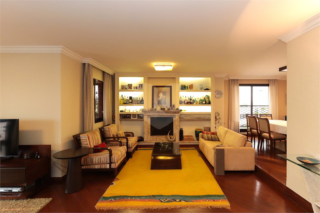 Apartamento à venda com 3 quartos, sendo 2 suítes, em Campo Belo, São Paulo, SP