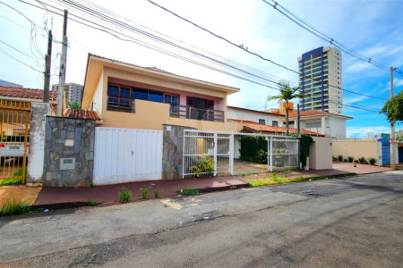 Sobrado à venda com 4 quartos, sendo 2 suítes, em Jardim Primavera, Araraquara, SP
