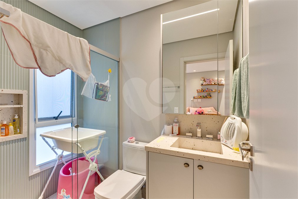 Casa à venda com 4 suítes no condomínio Jardim Flora, São Paulo - SP