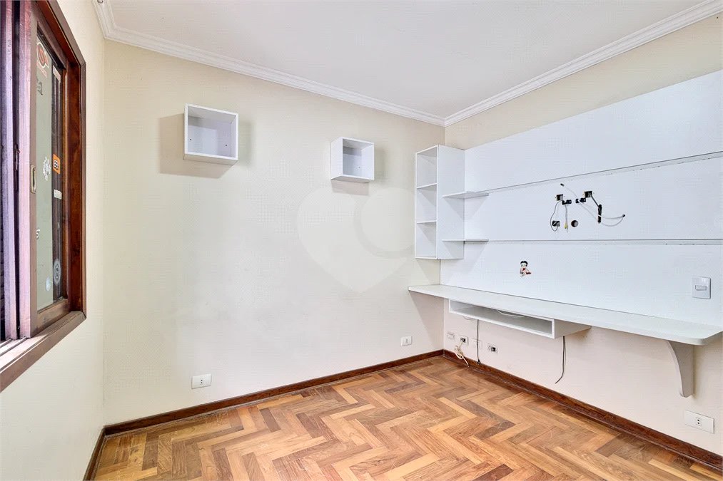 Sobrado à venda com 4 quartos, sendo 1 suíte, em Interlagos, São Paulo, SP