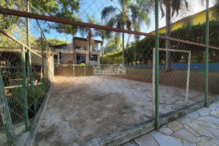 Casa Pé na Água em Atibaia com Acesso à Represa e Mais de 3.000 m² de Natureza