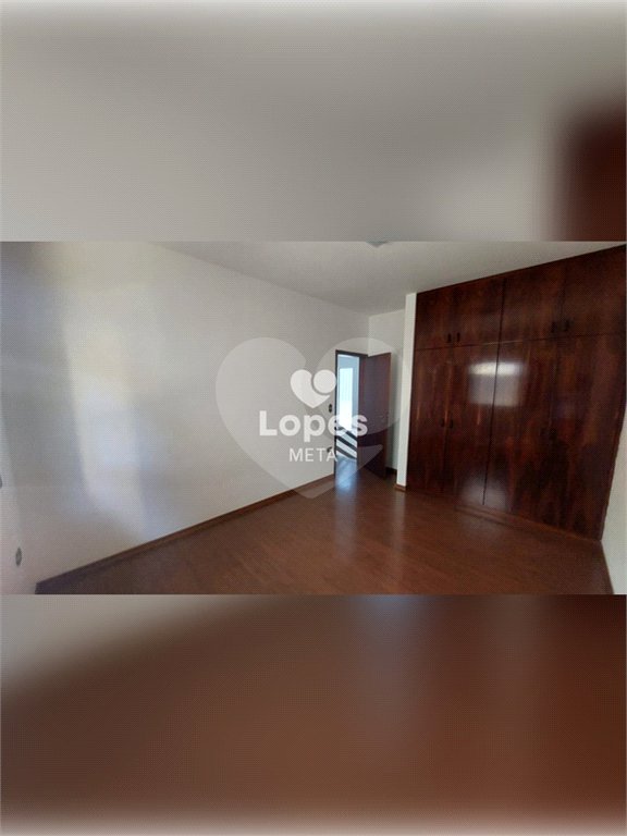 Casa à venda com 3 quartos, sendo 1 suíte, no condomínio Eldourado, São José dos Campos - SP