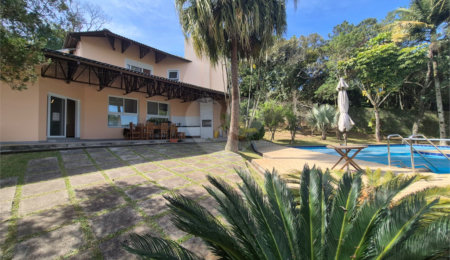 Casa à venda com 3 suítes no condomínio Parque Imperial da Cantareira, Mairiporã - SP