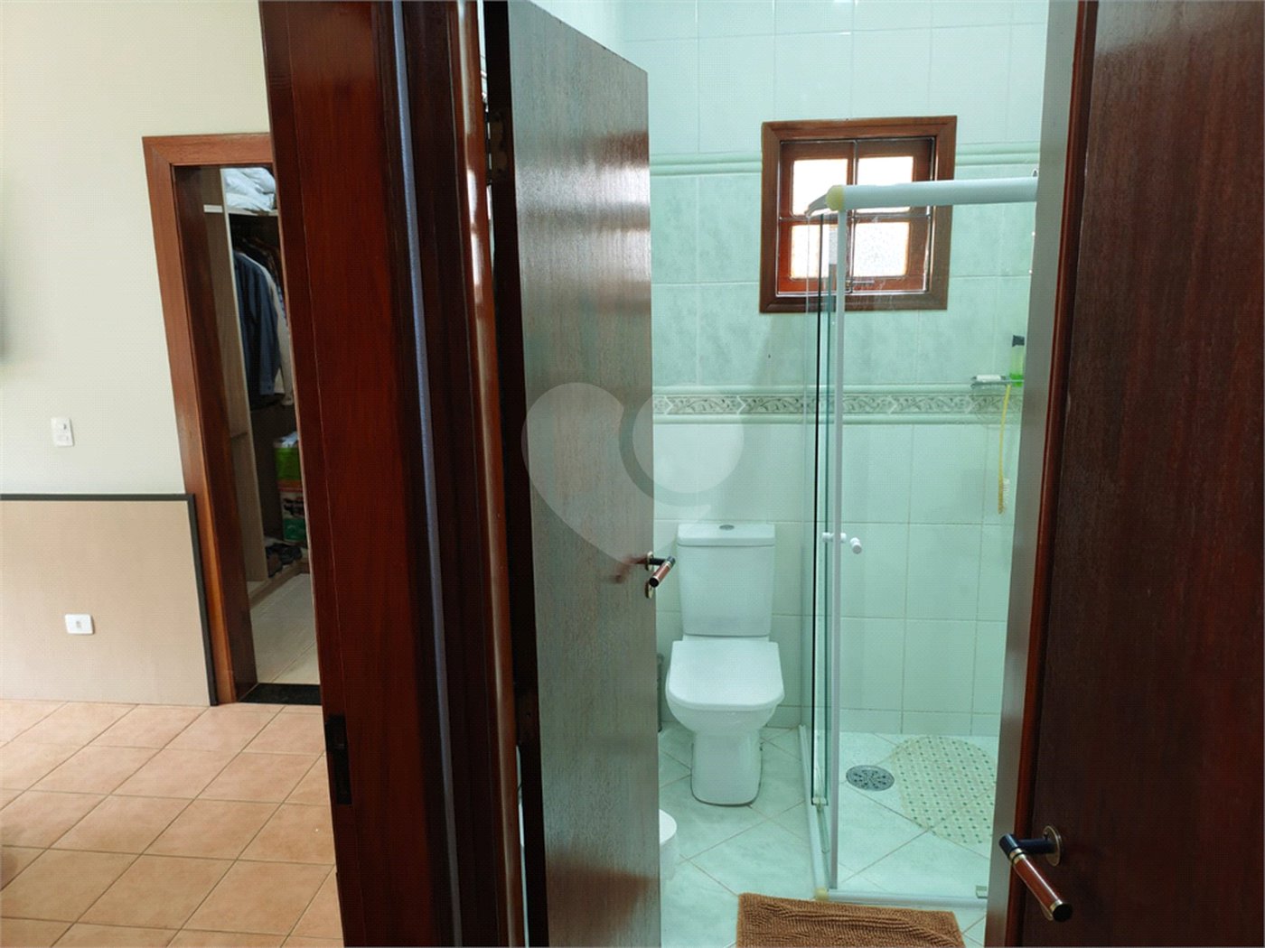 Casa à venda com 4 quartos, sendo 2 suítes,  em Country Residencial Felix, Bom Jesus dos Perdões, SP