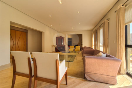 Apartamento à venda ou para alugar com 4 quartos, sendo 3 suítes, em Moema, São Paulo, SP