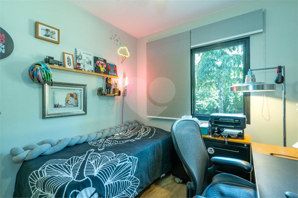 Apartamento à venda com 3 quartos, sendo 1 suíte, em Jardim Morumbi, São Paulo, SP