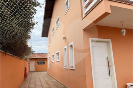 Sobrado à venda ou para alugar com 4 quartos, sendo 2 suítes, em Jardim Terceiro Centenário, Atibaia, SP