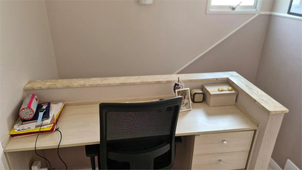 Casa à venda com 3 quartos, sendo 1 suíte, no condomínio Moradas do Horto, São Paulo - SP