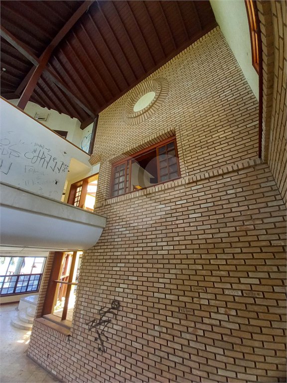 Casa à venda com 14 quartos, sendo 10 suítes, no condomínio Rua do Observatorio 2270, Vinhedo - SP