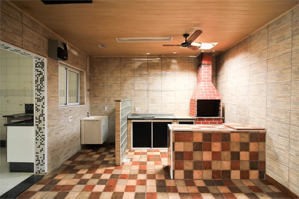 Casa à venda com 3 quartos, sendo 1 suíte, no condomínio Village St. Louis, São Paulo - SP