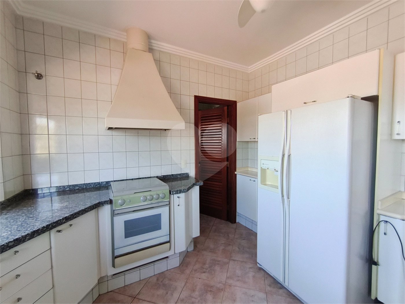 Casa à venda ou para alugar com 3 suítes no condomínio Estância Marambaia, Vinhedo - SP