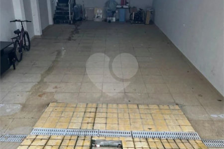Apto a venda de 230m² no Cambuci com 3 dorms, 5 vagas, 3 suítes. Estuda permuta.