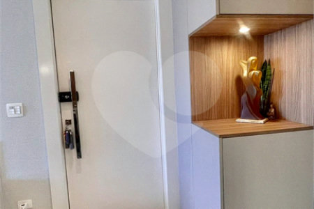 Cobertura à venda na Aclimação de 300m² com 2 vagas.