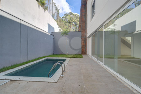 Casa à venda ou para alugar com 3 suítes no condomínio Jardim Flora, São Paulo - SP