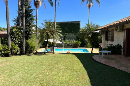 Casa Térrea à venda com 5 quartos, sendo 3 suítes, em Interlagos, São Paulo, SP