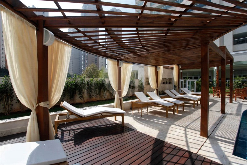 Apartamento à venda com 3 suítes em Moema, São Paulo, SP