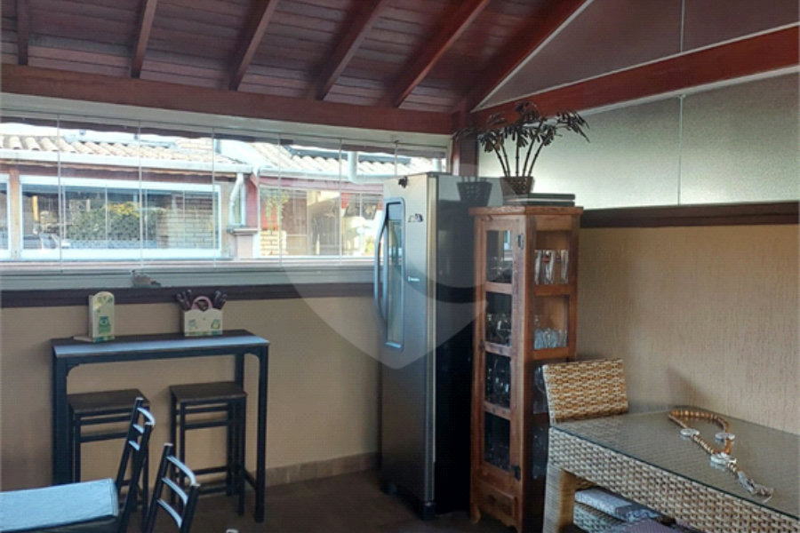Casa à venda com 3 quartos, sendo 1 suíte, no condomínio Algarve Residencial, São Paulo - SP