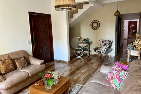 Sobrado à venda com 4 quartos, sendo 2 suítes,  em Nova Cerejeira, Atibaia, SP