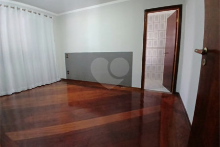 Casa à venda com 5 quartos, sendo 3 suítes, em Vila Santista, Atibaia, SP
