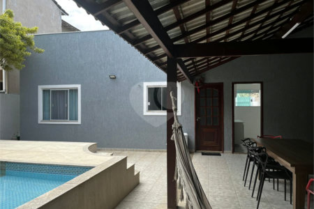 Casa à venda com 4 quartos, sendo 2 suítes, em Peró, Cabo Frio, RJ