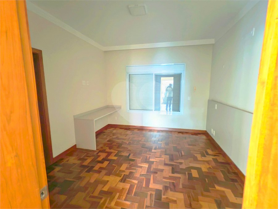 Exclusividade e Sofisticação no Swiss Park: O Sobrado Perfeito em São Carlos, com, 3 suites,2 salas, área Gourmet, persianas blackout automatizadas.