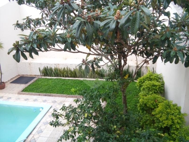 Casa à venda com 4 quartos, sendo 3 suítes, em Jardim Leonor, São Paulo, SP
