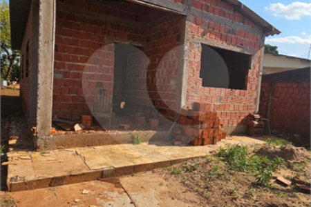 Casa à venda com 3 quartos, sendo 1 suíte, em Vila Áurea, Ponta Porã, MS