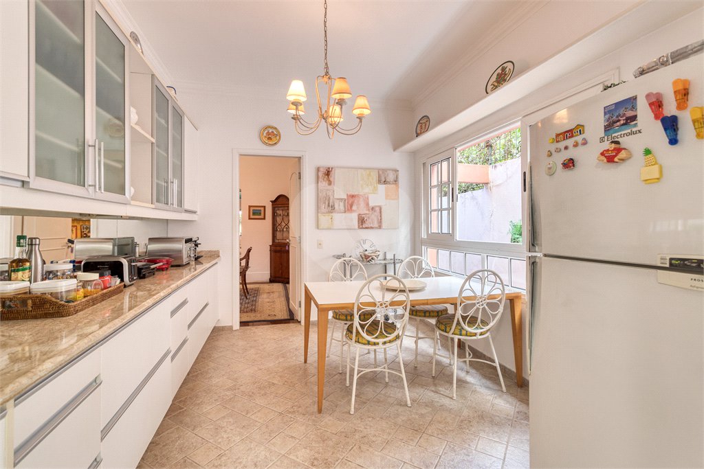 Casa à venda com 5 quartos, sendo 4 suítes, em Brooklin Velho, São Paulo, SP