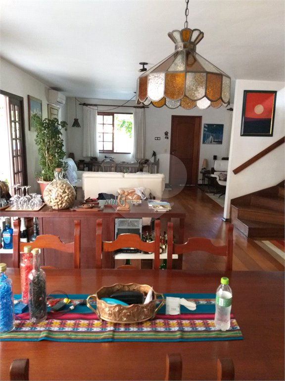 Casa à venda com 4 quartos, sendo 2 suítes, no condomínio Vila Panamericana, São Paulo - SP
