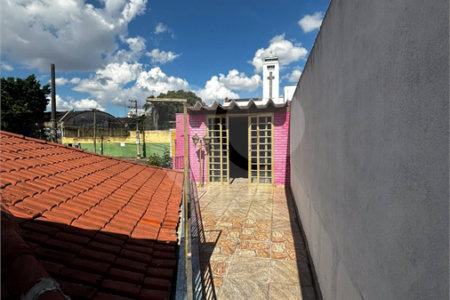 Casa com 70m², 3 dormitórios, sendo 1 suíte, 4 vagas, à venda no bairro do Ipiranga.