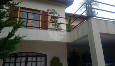 Sobrado à venda com 3 quartos, sendo 1 suíte, no Centro, Biritiba-mirim, SP