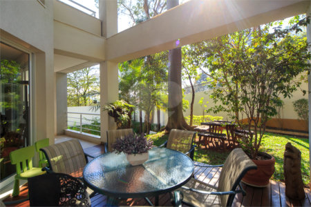Casa à venda com 4 suítes no condomínio Vila Alba, São Paulo - SP