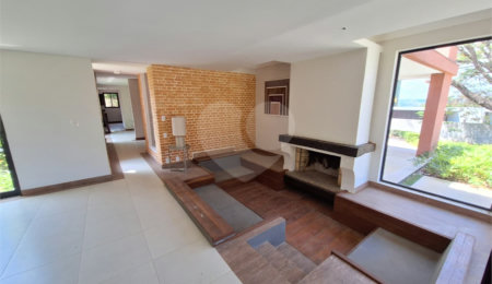 Casa para alugar com 5 quartos, sendo 3 suítes,  no condomínio Chacara Santa Maria, Votorantim - SP