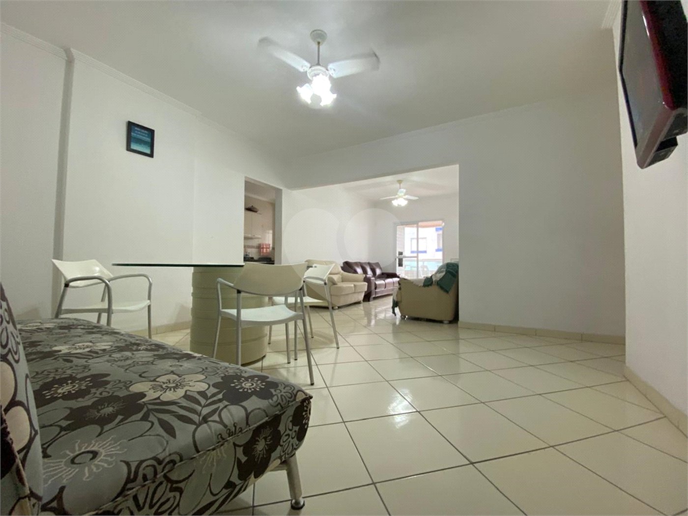 Apartamento à venda com 2 quartos, sendo 1 suíte, em Guilhermina, Praia Grande, SP