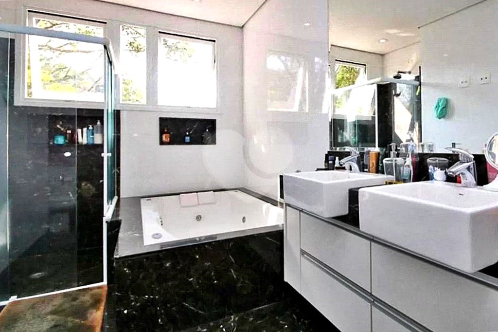 Casa à venda com 4 quartos, sendo 3 suítes,  no condomínio Itatinga 1, São Paulo - SP