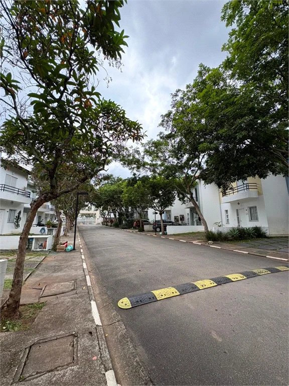 Casa à venda com 3 quartos, sendo 1 suíte, no condomínio New Village, Cotia - SP