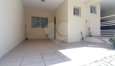 Casa à venda com 2 suítes no condomínio Villagio da Serra, São Paulo - SP