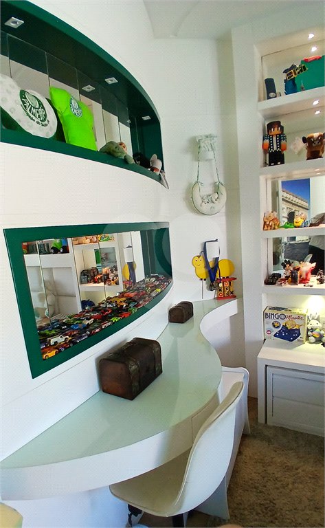 Casa à venda com 3 suítes no condomínio Figueira Garden, Atibaia - SP