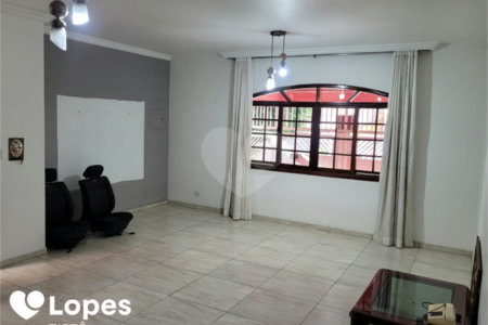 Sobrado à venda com 3 quartos, sendo 1 suíte, em Jardim Pinheiros, São Paulo, SP