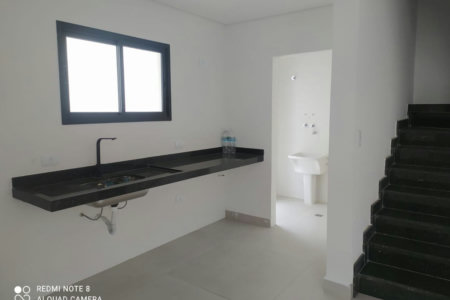 Sobrado com 3 dormitórios à venda, 107 m² por R$ 825.000,00 - Estuário - Santos/SP