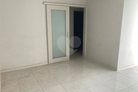 Ótimo apartamento em Moema- Oportunidade!!!