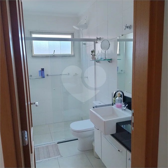 Apartamento em Atibaia com 2 dormitórios (1 suíte), 2 vagas de garagem, elevador, salão de festas, excelente localização